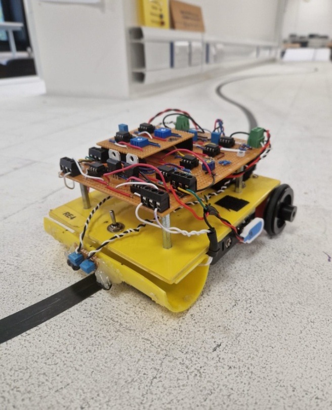 Line-following mouse project photo